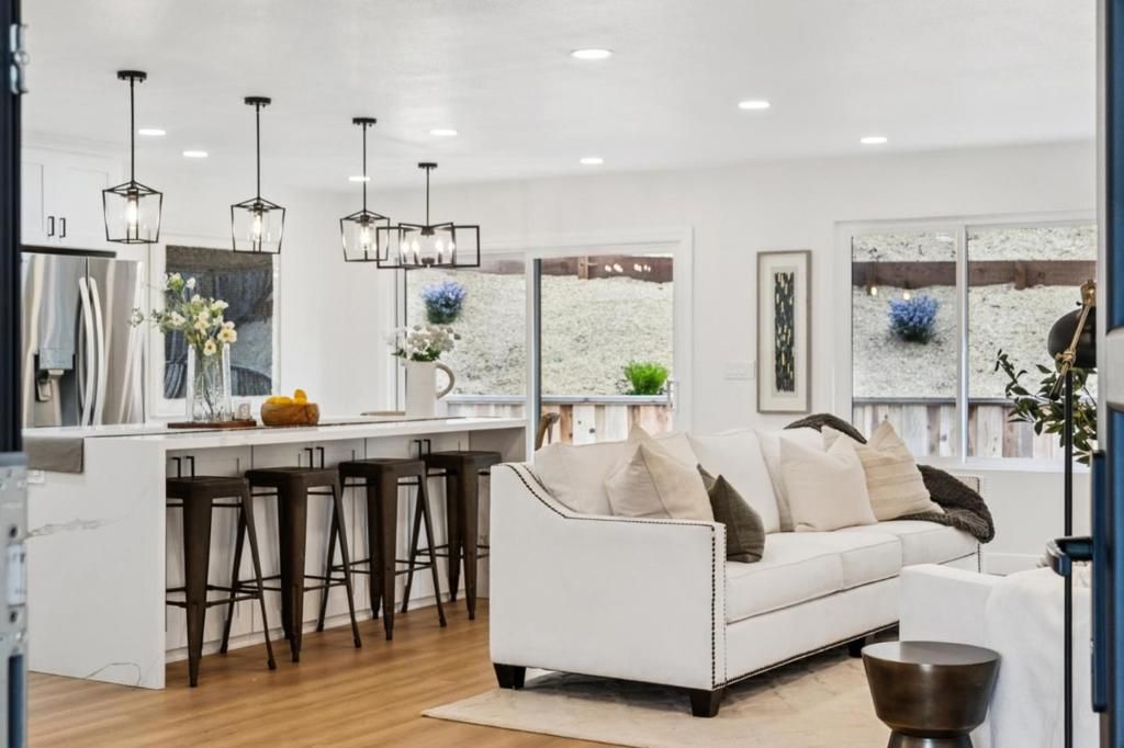 Image 21 of property listing at 1276 Laurel Hill Drive, San Mateo, CA 94402