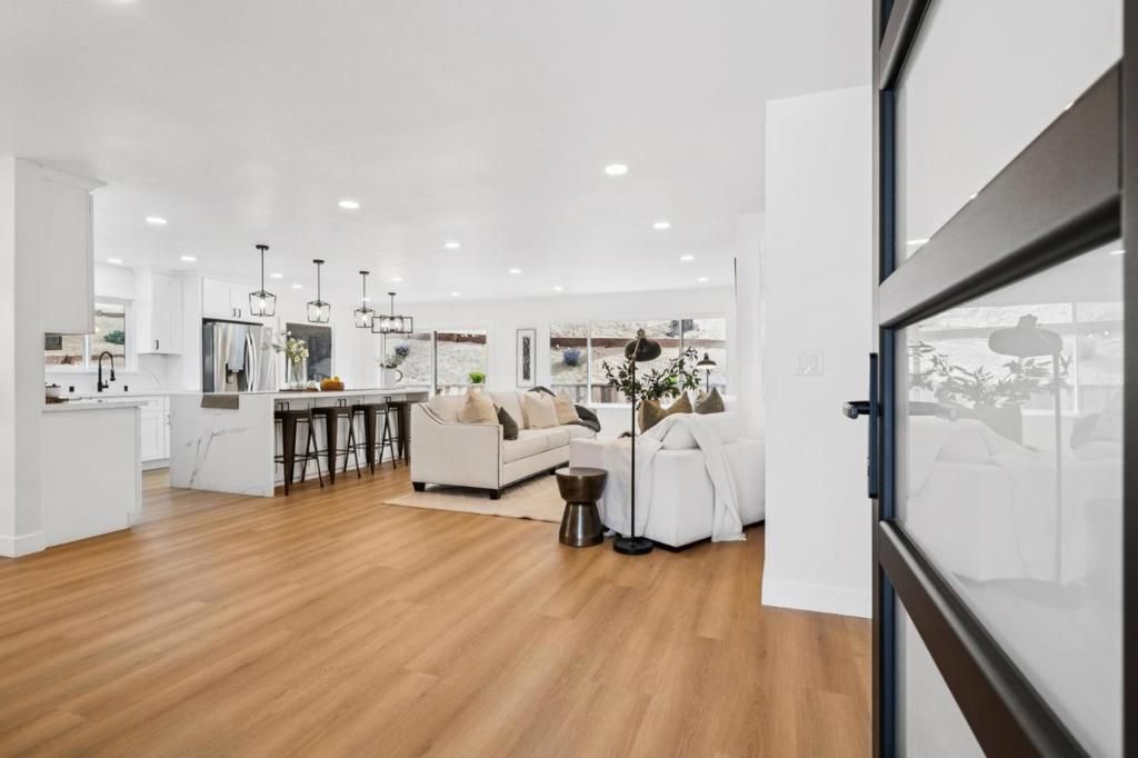 Image 23 of property listing at 1276 Laurel Hill Drive, San Mateo, CA 94402