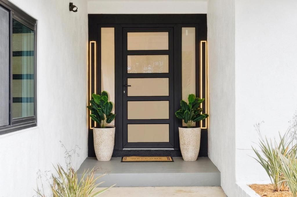 Image 3 of property listing at 1276 Laurel Hill Drive, San Mateo, CA 94402