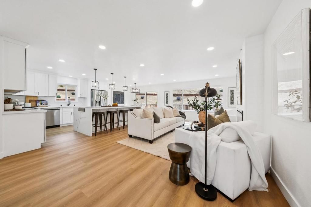 Image 31 of property listing at 1276 Laurel Hill Drive, San Mateo, CA 94402