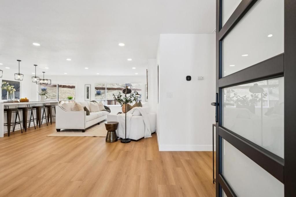 Image 5 of property listing at 1276 Laurel Hill Drive, San Mateo, CA 94402