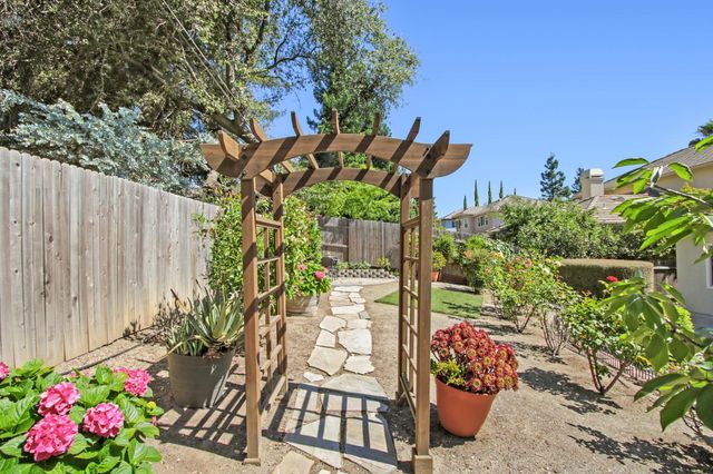 4201 Olga Ln, Fair Oaks, CA 95628