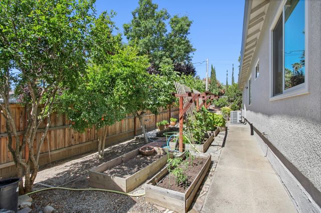 4201 Olga Ln, Fair Oaks, CA 95628