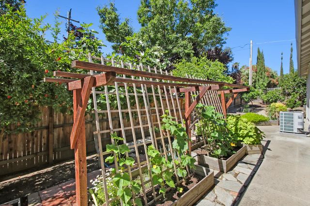 4201 Olga Ln, Fair Oaks, CA 95628