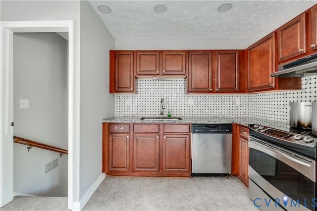 1100 Kentberry Rd, Chesterfield, VA 23236