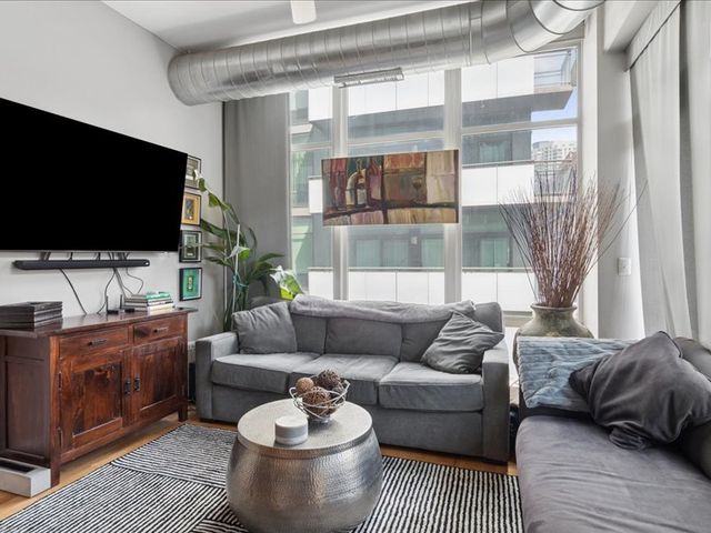660 W WAYMAN Street 405B, Chicago, IL 60661