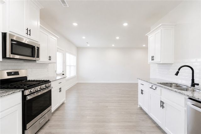 1010 Sunshine Court, Centerton, AR 72719