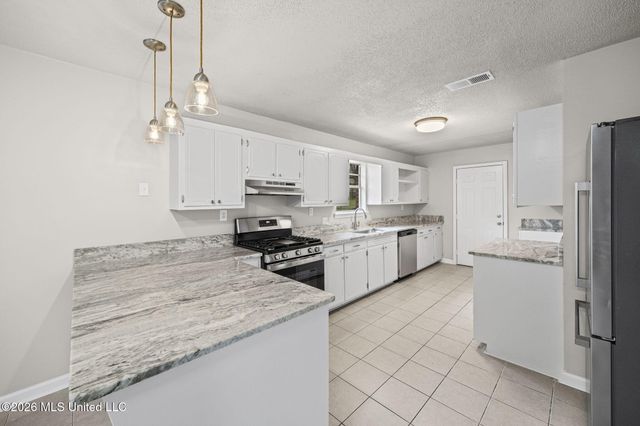 8131 Oakbrook Drive, Southaven, MS 38671