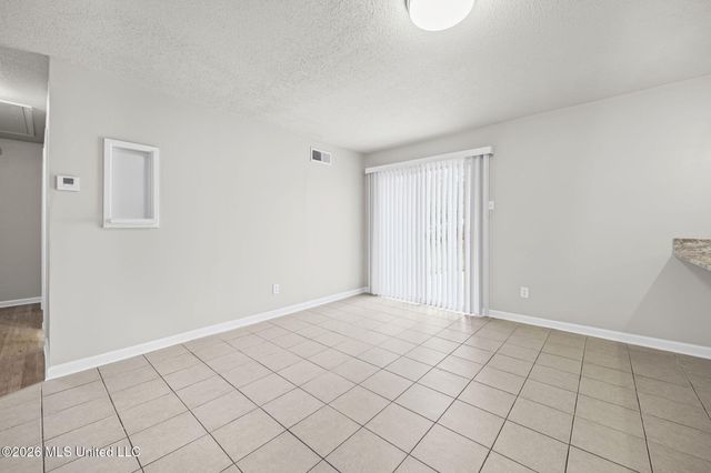 8131 Oakbrook Drive, Southaven, MS 38671