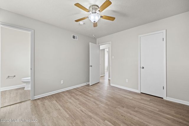 8131 Oakbrook Drive, Southaven, MS 38671