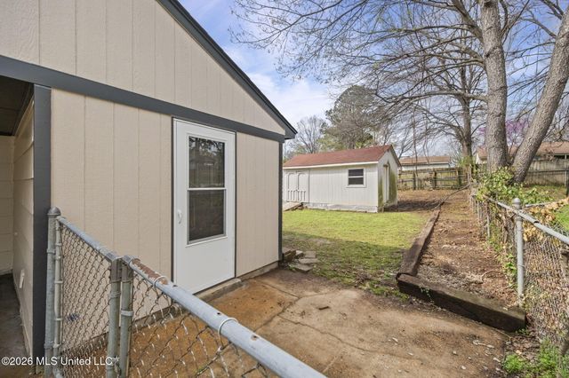 8131 Oakbrook Drive, Southaven, MS 38671