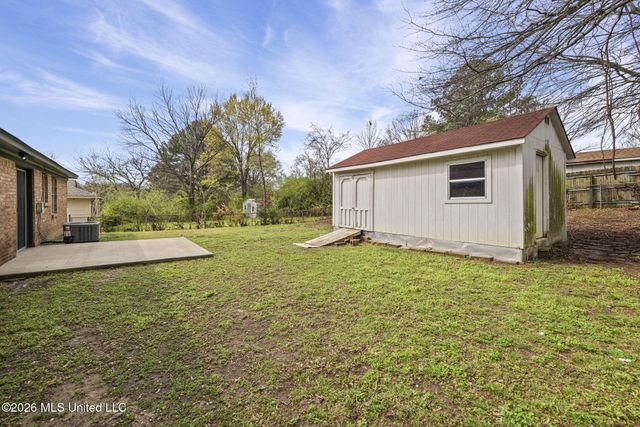 8131 Oakbrook Drive, Southaven, MS 38671