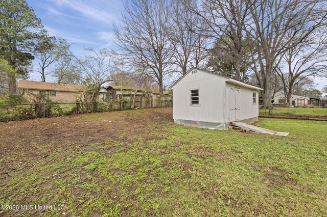 8131 Oakbrook Drive, Southaven, MS 38671