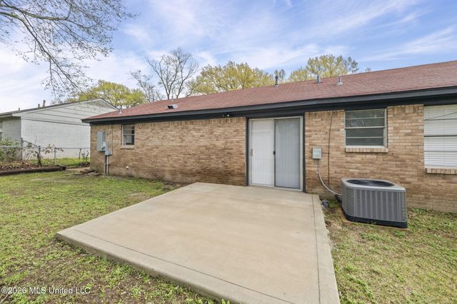 8131 Oakbrook Drive, Southaven, MS 38671