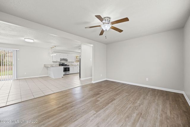 8131 Oakbrook Drive, Southaven, MS 38671