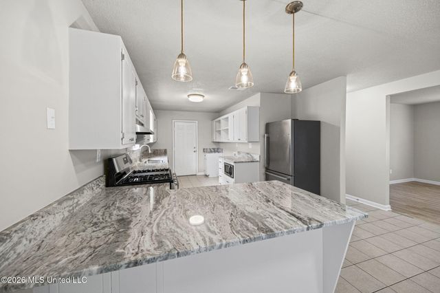 8131 Oakbrook Drive, Southaven, MS 38671