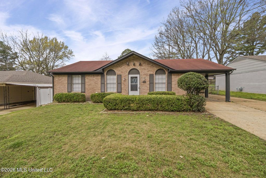 8131 Oakbrook Drive, Southaven, MS 38671