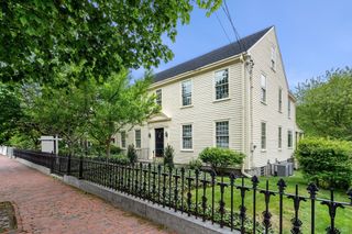 184 High St, Newburyport, MA 01950