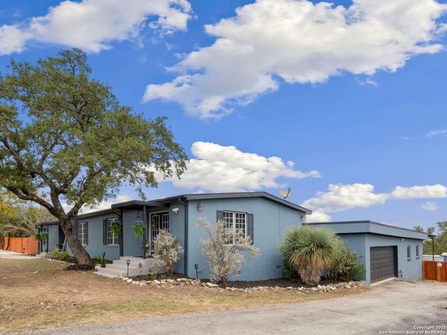 1575 Live Oak Drive, Canyon Lake, TX 78133