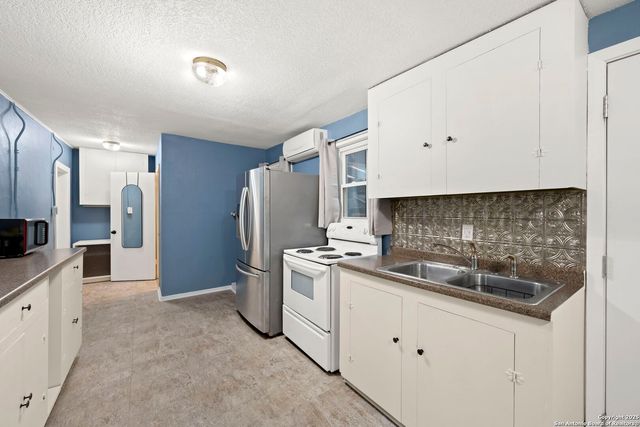 1575 Live Oak Drive, Canyon Lake, TX 78133