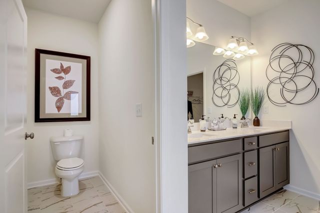 576 Nightengale Ridge Dr, Columbia, TN 38401