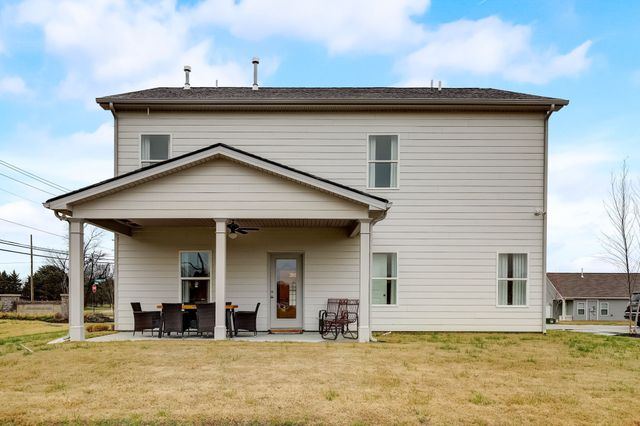 576 Nightengale Ridge Dr, Columbia, TN 38401