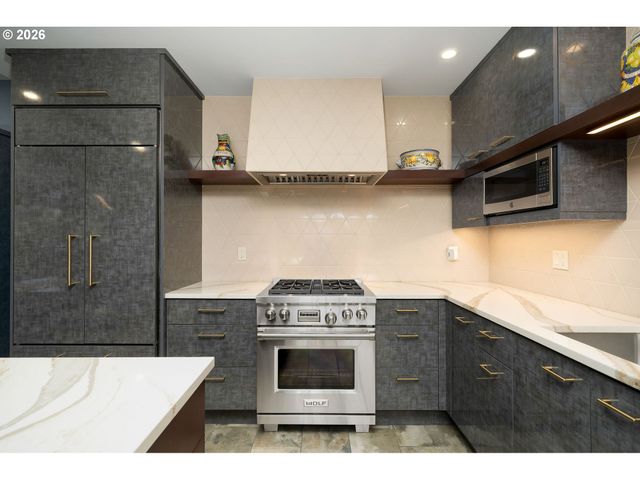 836 S CURRY St 102, Portland, OR 97239