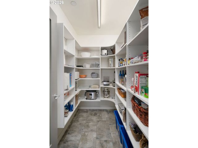836 S CURRY St 102, Portland, OR 97239