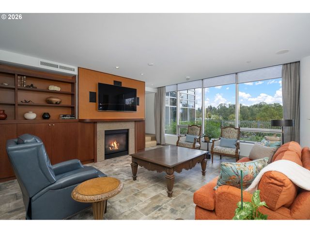836 S CURRY St 102, Portland, OR 97239