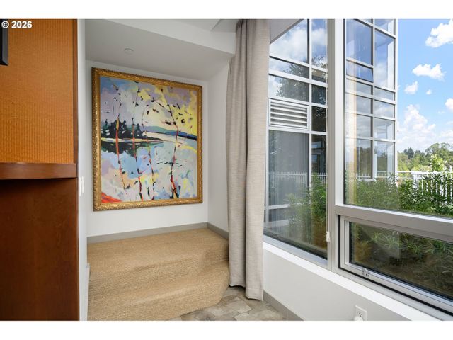 836 S CURRY St 102, Portland, OR 97239