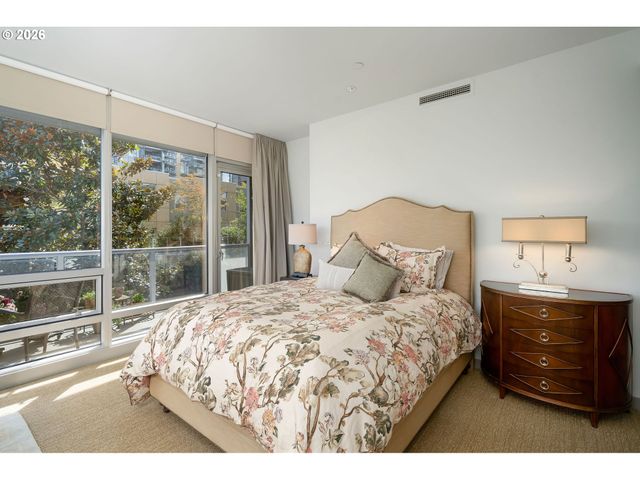 836 S CURRY St 102, Portland, OR 97239
