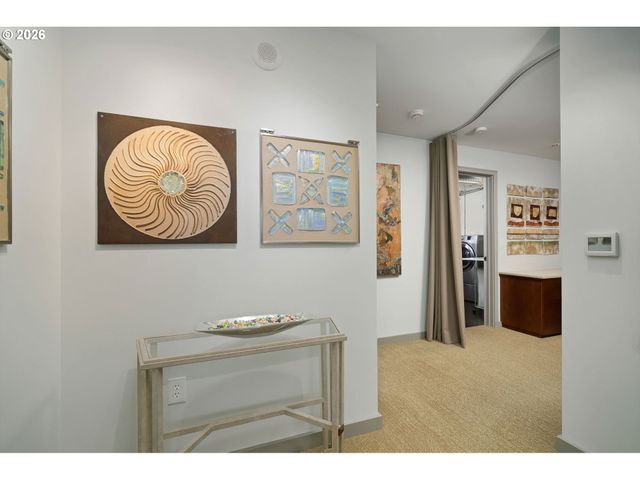 836 S CURRY St 102, Portland, OR 97239