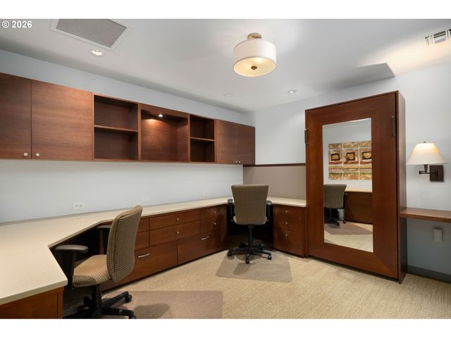 836 S CURRY St 102, Portland, OR 97239