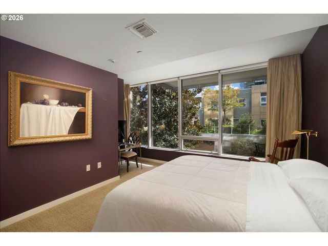 836 S CURRY St 102, Portland, OR 97239