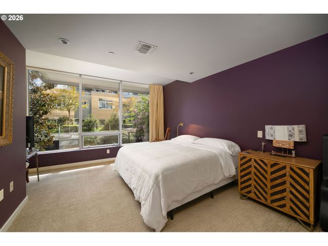 836 S CURRY St 102, Portland, OR 97239