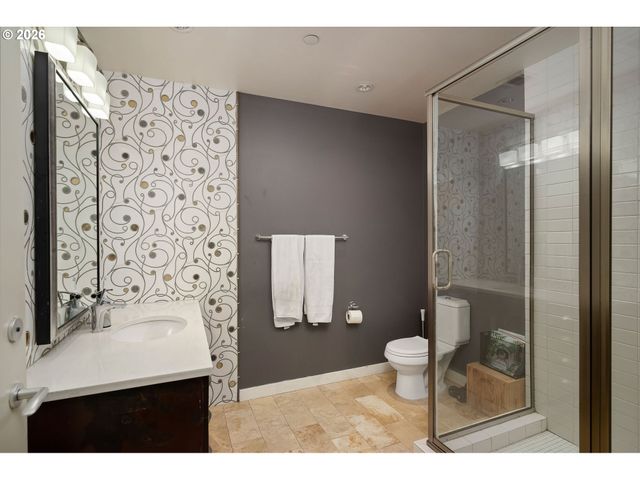 836 S CURRY St 102, Portland, OR 97239