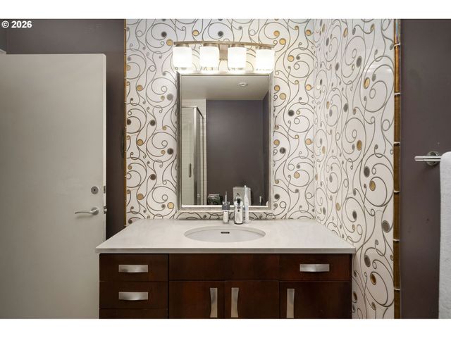 836 S CURRY St 102, Portland, OR 97239