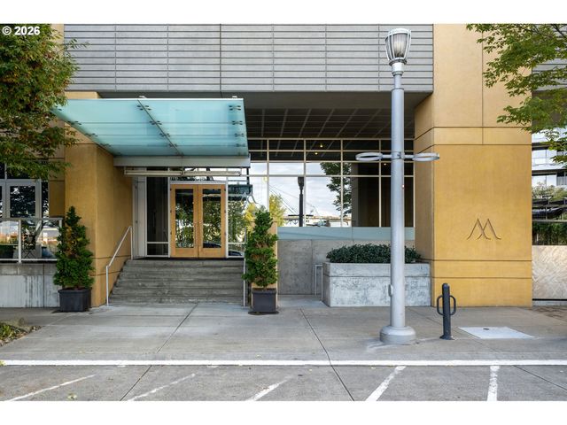 836 S CURRY St 102, Portland, OR 97239