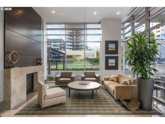 836 S CURRY St 102, Portland, OR 97239