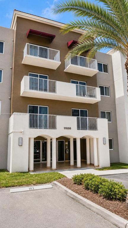 11050 SW 196th St 405, Cutler Bay, FL 33157
