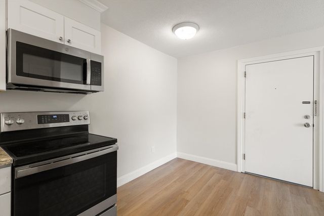 6 Chapel Hill Dr 9, Plymouth, MA 02360