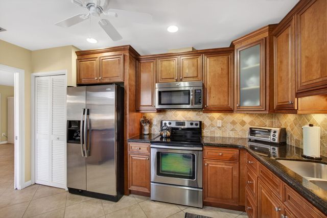 17 SE Turtle Creek Drive D, Jupiter, FL 33469