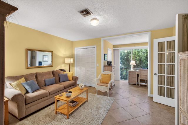17 SE Turtle Creek Drive D, Jupiter, FL 33469