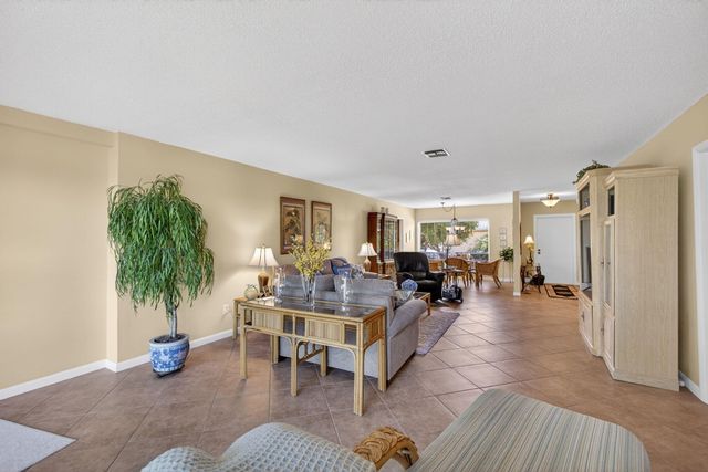 17 SE Turtle Creek Drive D, Jupiter, FL 33469