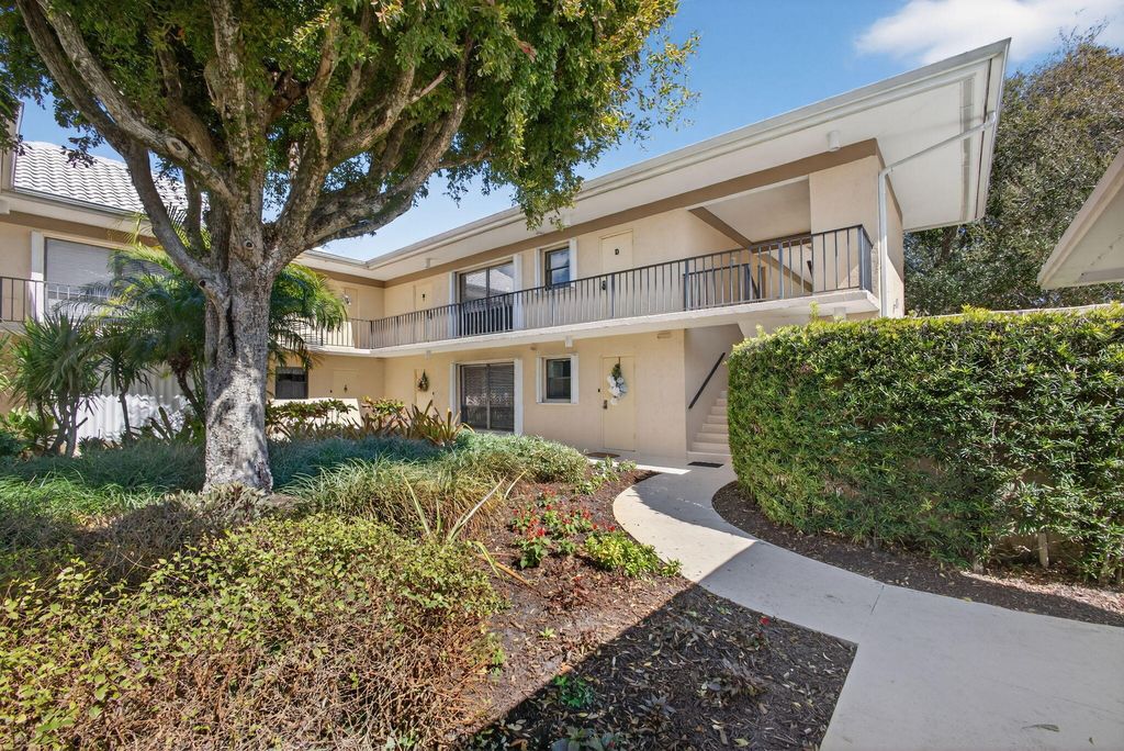 17 SE Turtle Creek Drive D, Jupiter, FL 33469