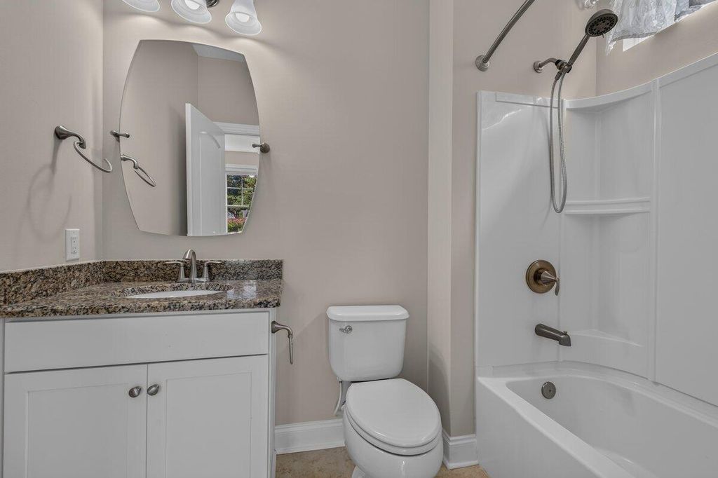 Image 10 of property listing at 220 Tupelo Lake Drive, Summerville, SC 29486