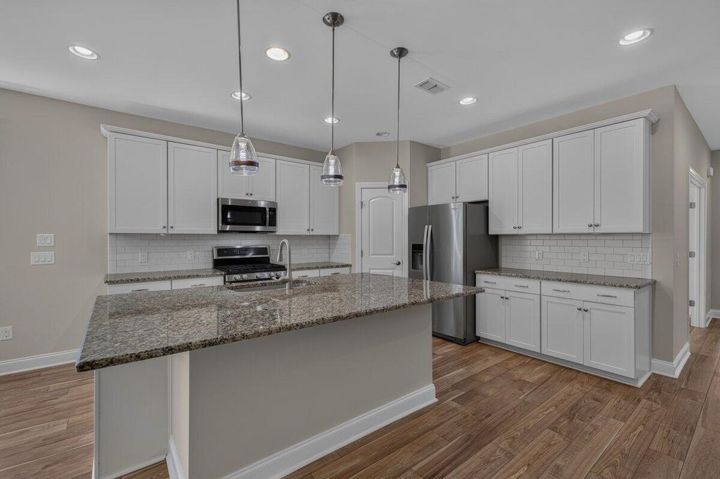 Image 19 of property listing at 220 Tupelo Lake Drive, Summerville, SC 29486