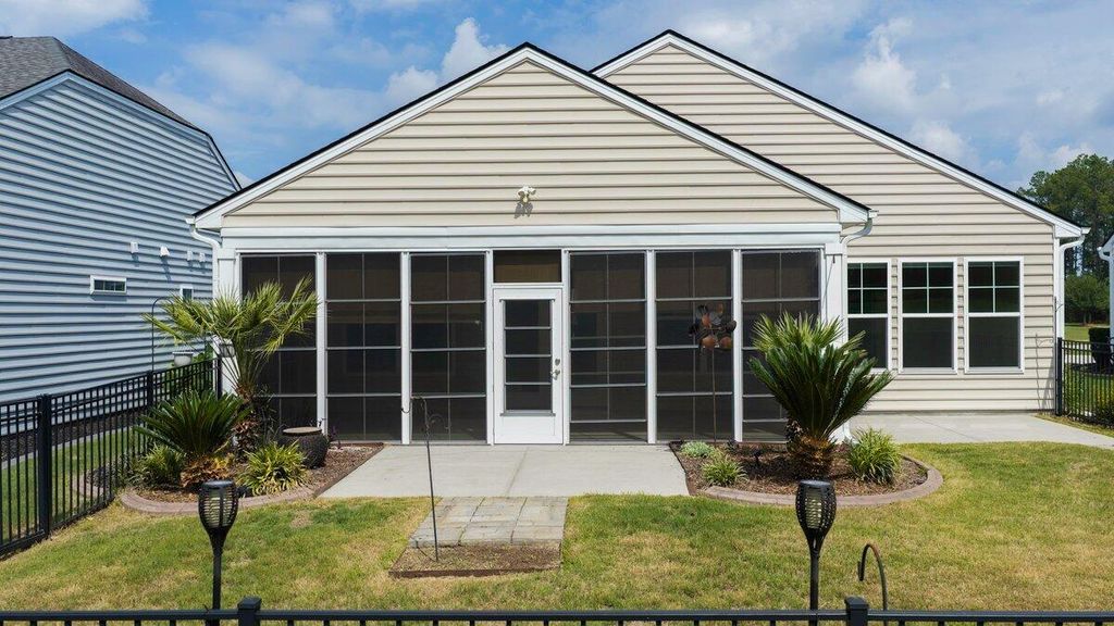 Image 35 of property listing at 220 Tupelo Lake Drive, Summerville, SC 29486