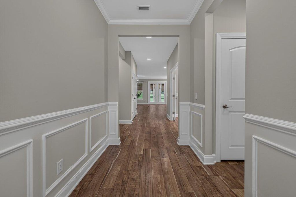 Image 5 of property listing at 220 Tupelo Lake Drive, Summerville, SC 29486