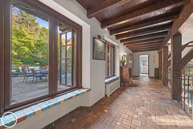 242 Lewiston Road, Grosse Pointe Farms, MI 48236